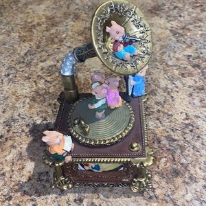 Gramophone musical mice plays music